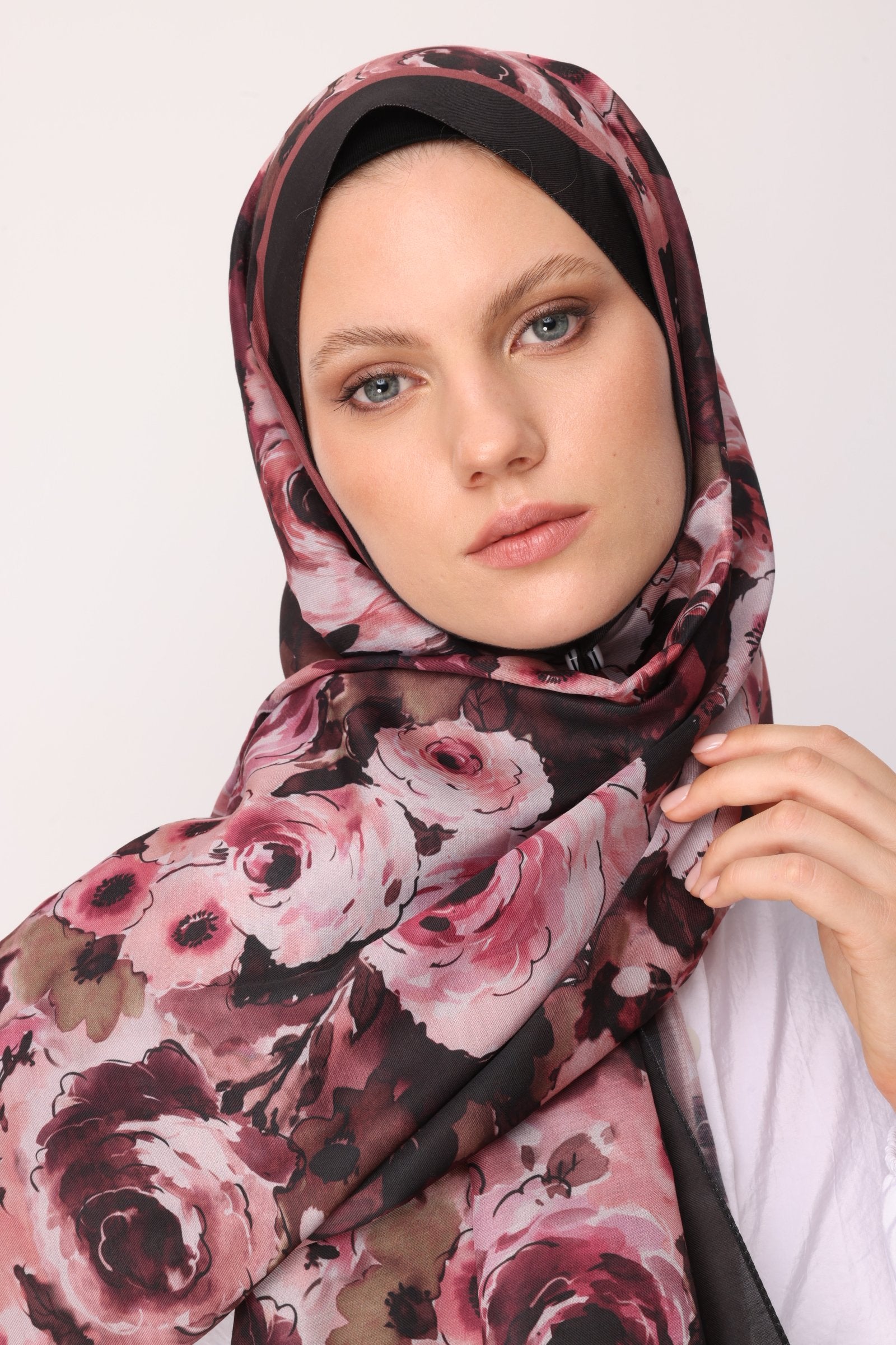 Rose Vensel Pattern Cotton Shawl