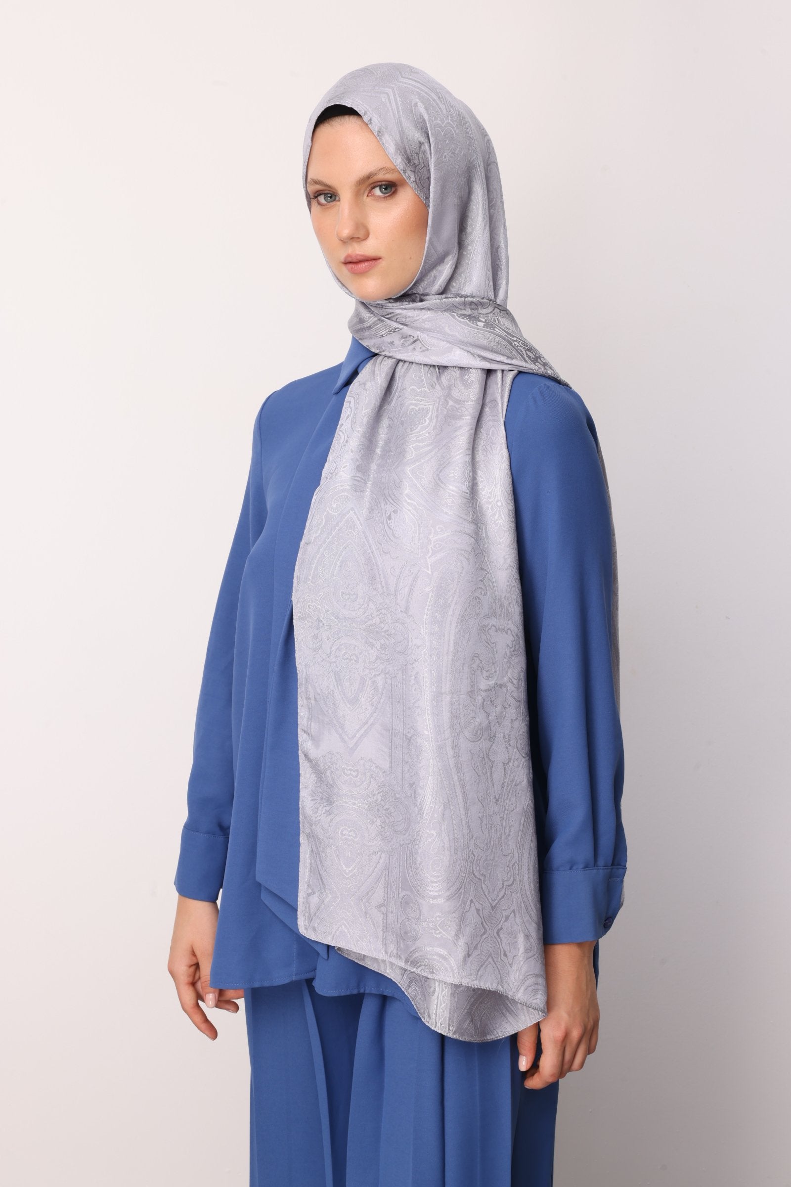 Gray Lisa Pattern Shawl