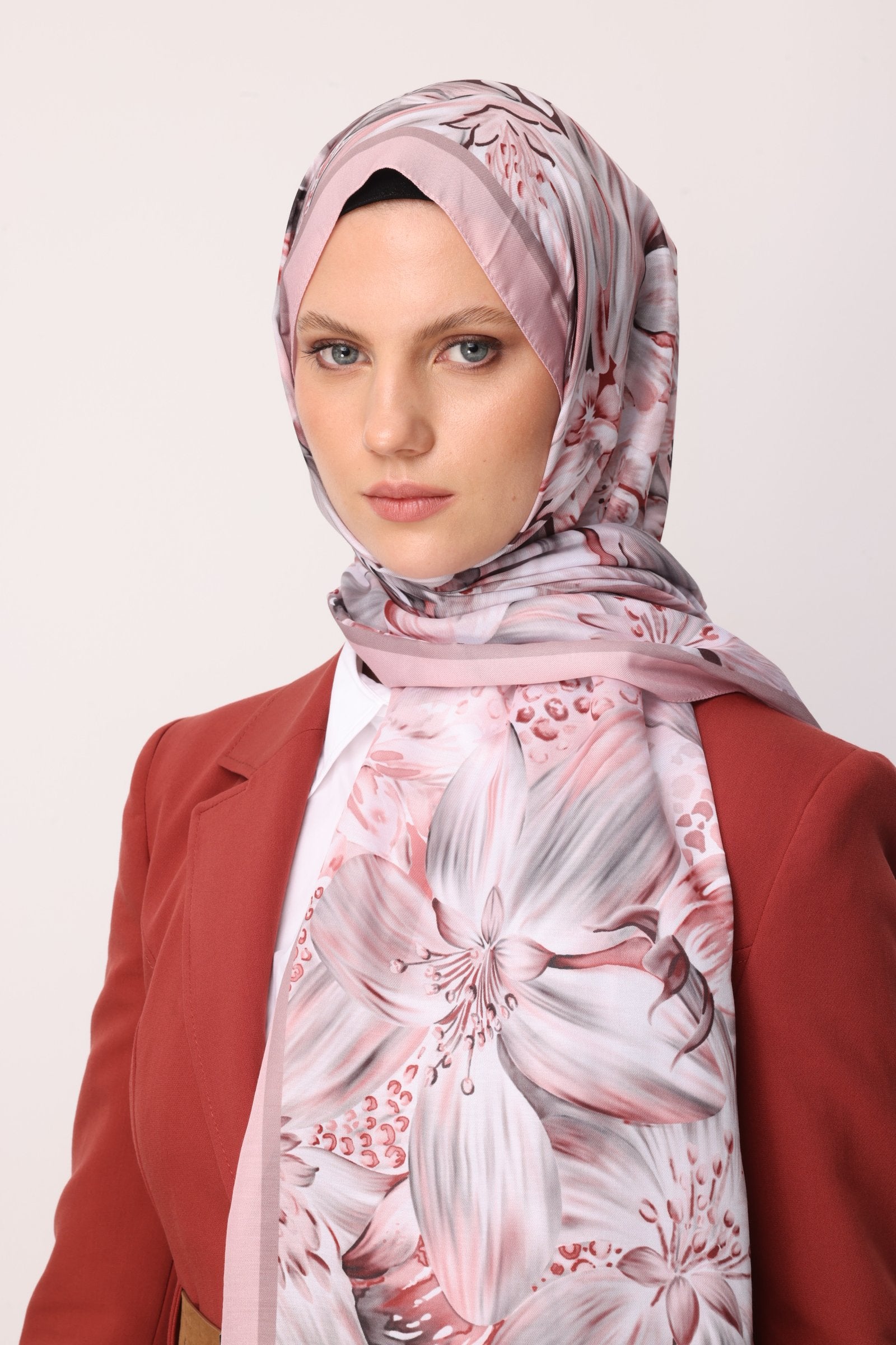 Powder Larin Pattern Cotton Shawl
