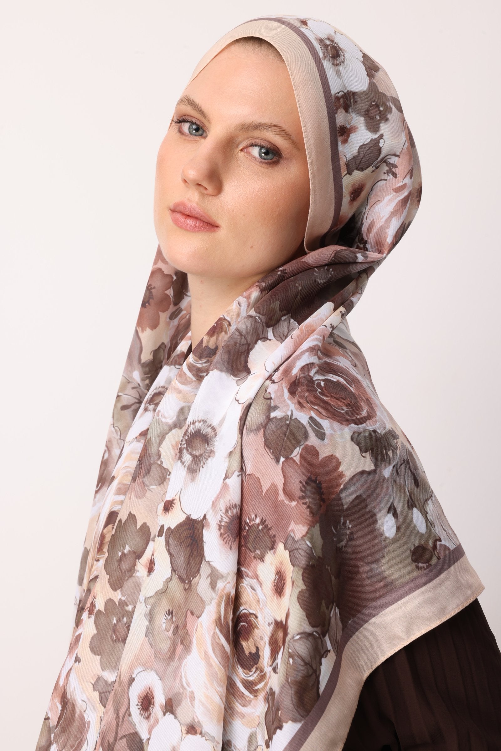 Cream Vensel Pattern Cotton Shawl