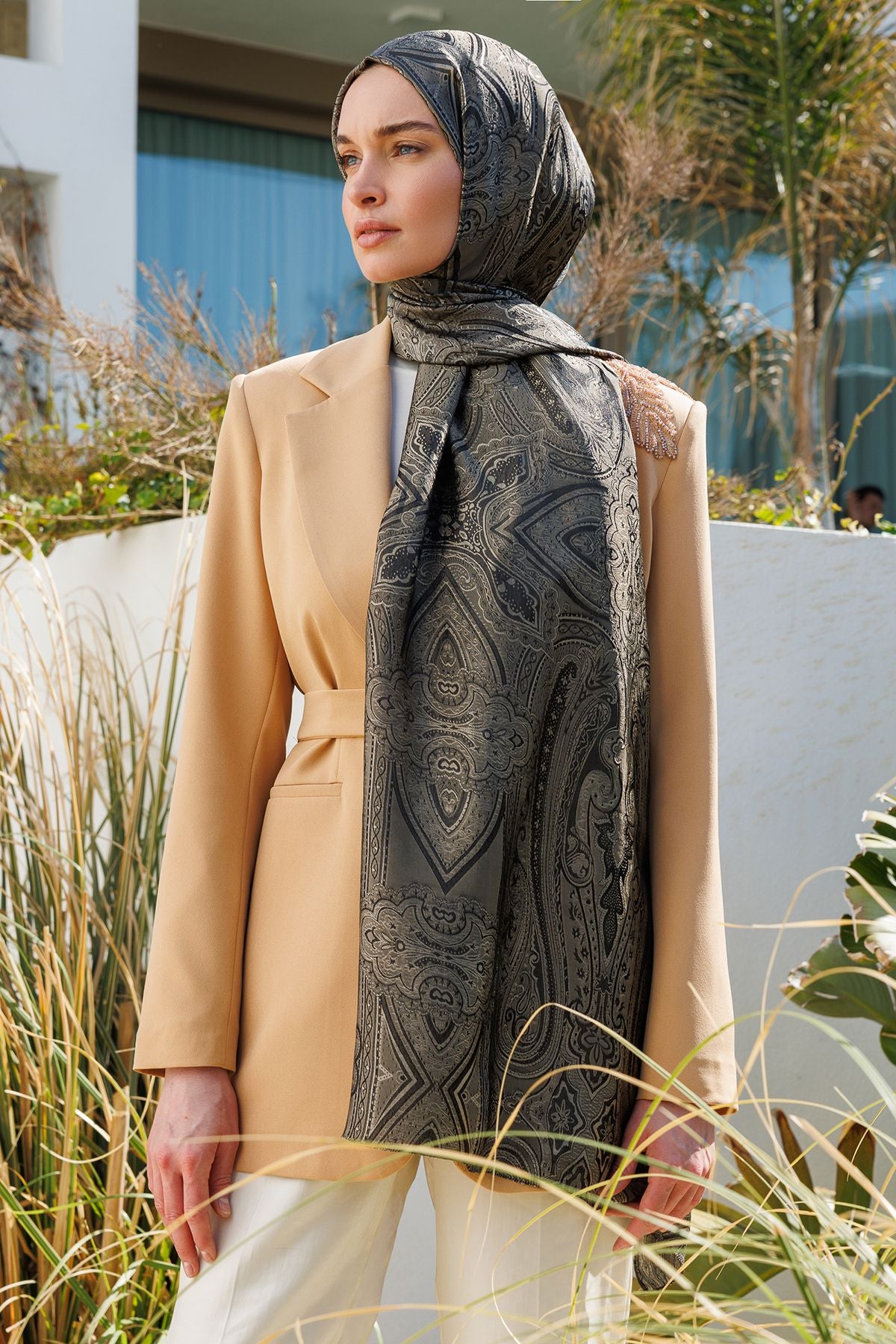Black- Beige Lisa Pattern Shawl