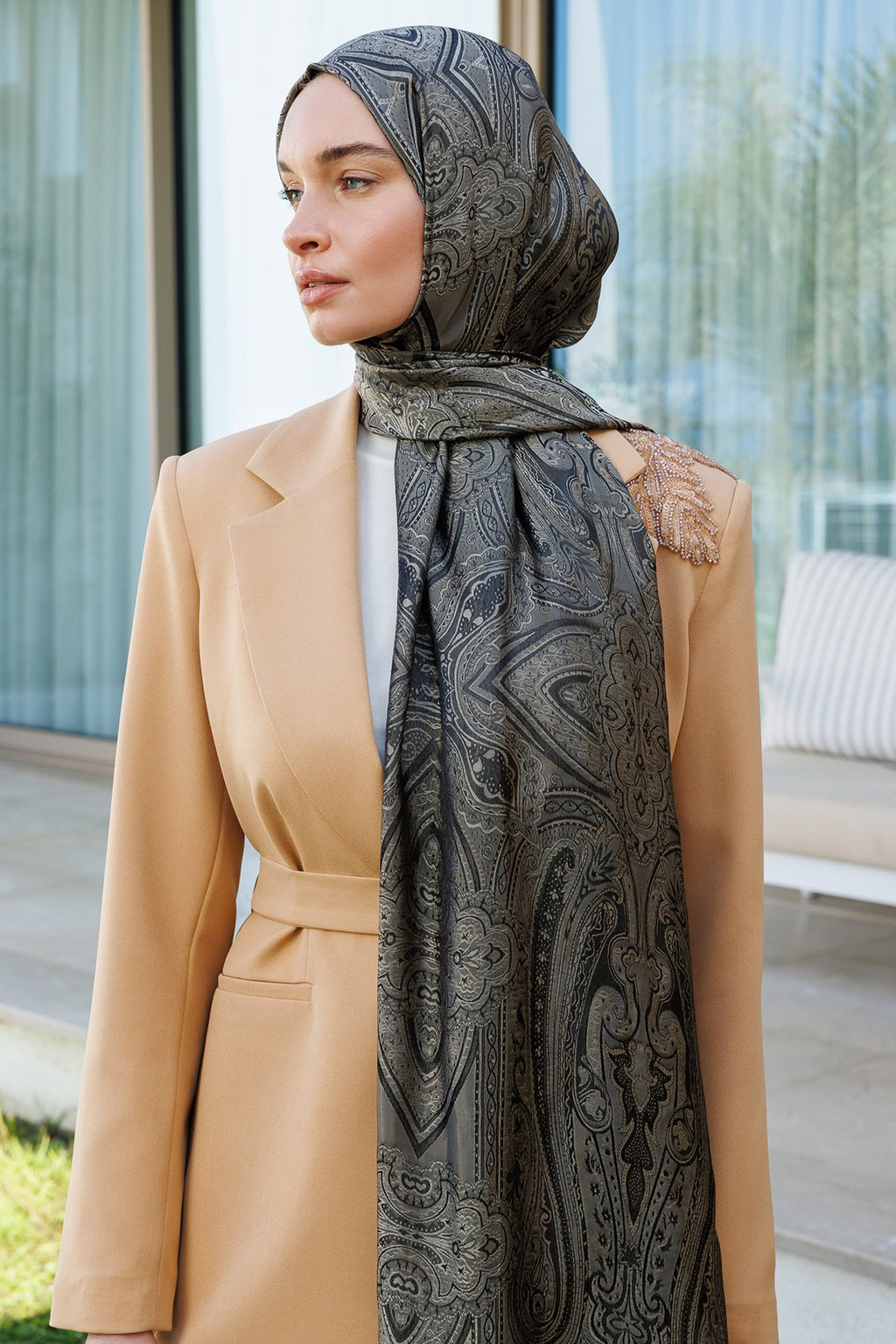 Black- Beige Lisa Pattern Shawl