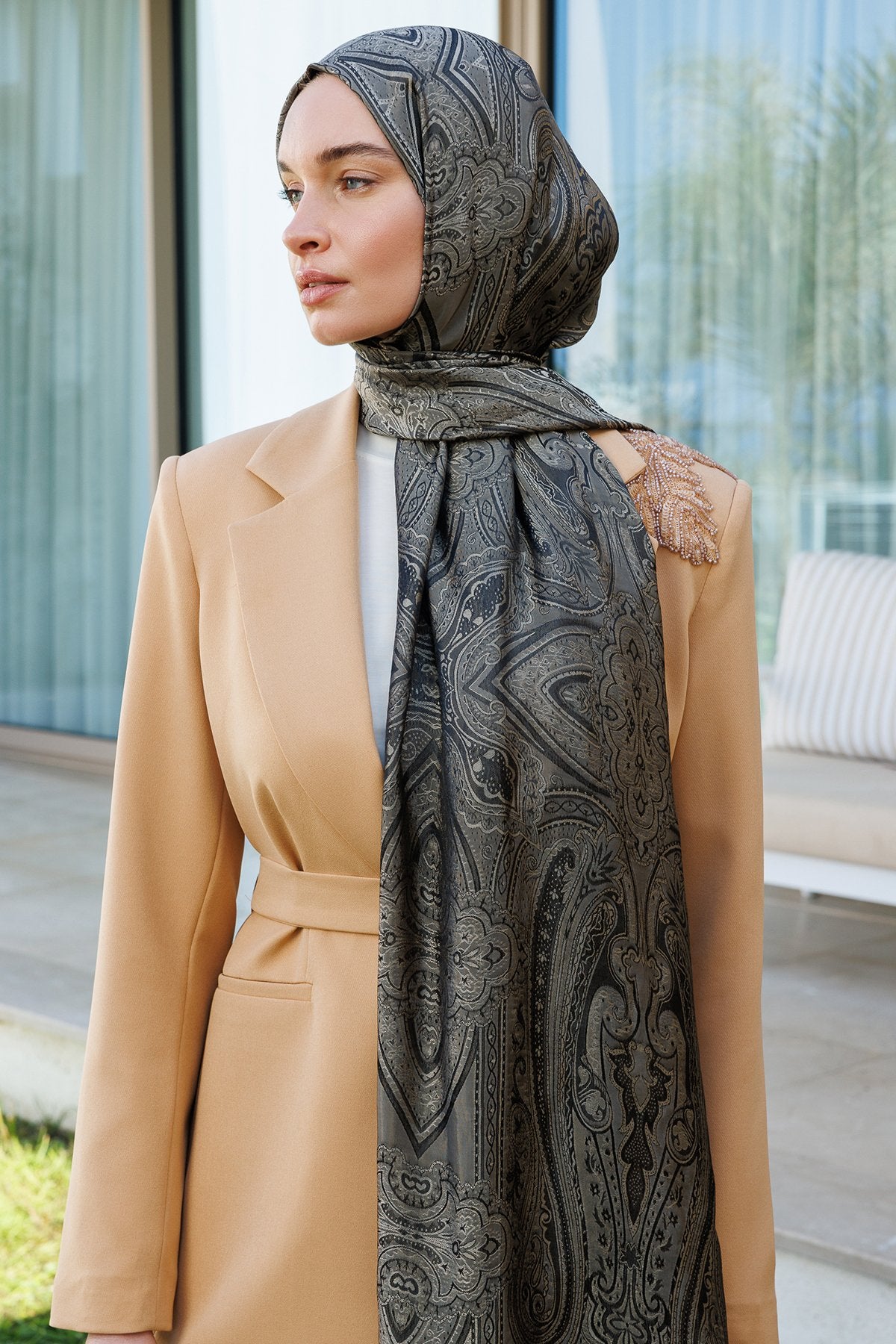Black- Beige Lisa Pattern Shawl