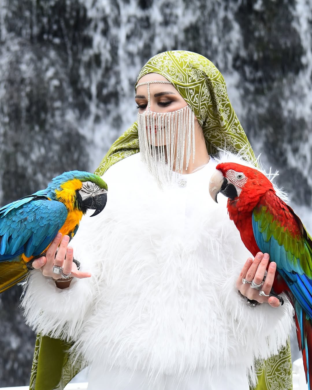 Oil Green-Ecru Morocco Pattern Double-Sided Shawl