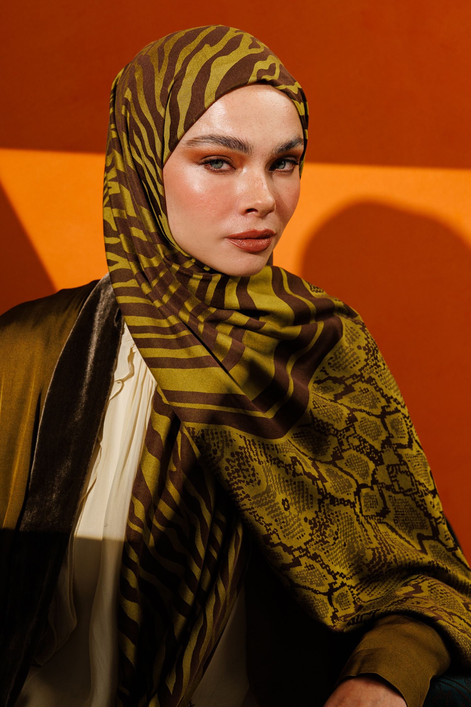 Bitter Brown-Salmon Riad Pattern Double-Sided Shawl