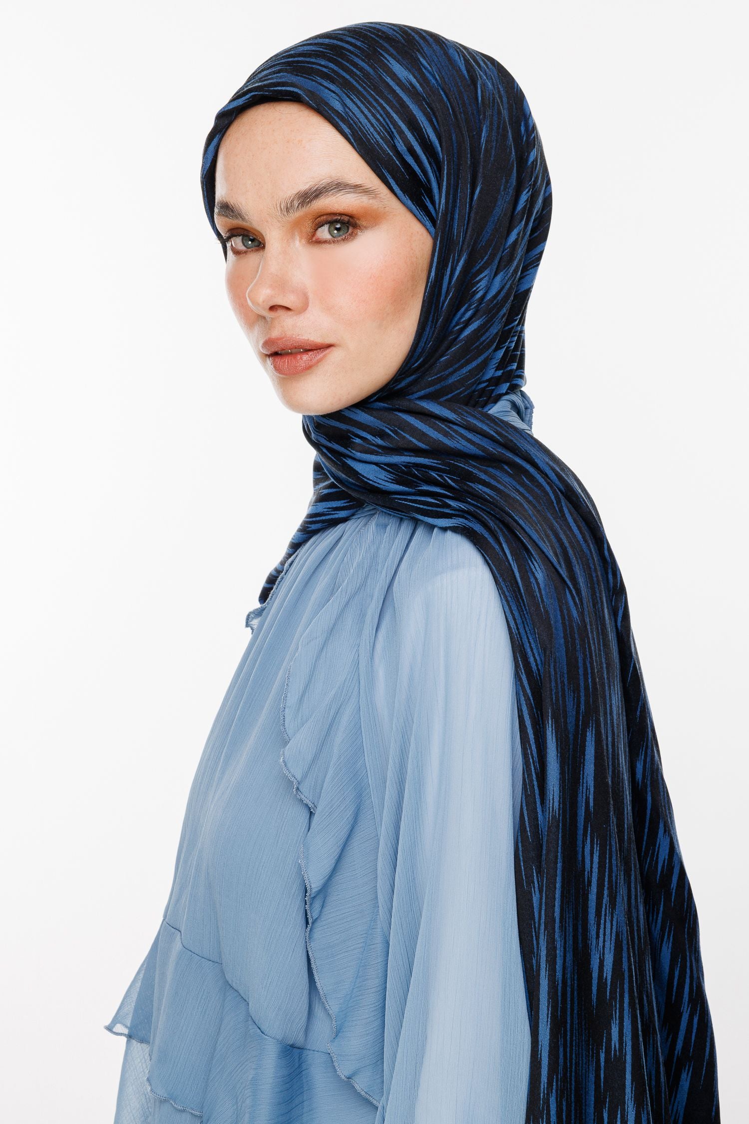 Black-Indigo Selis Pattern Double-Sided Shawl