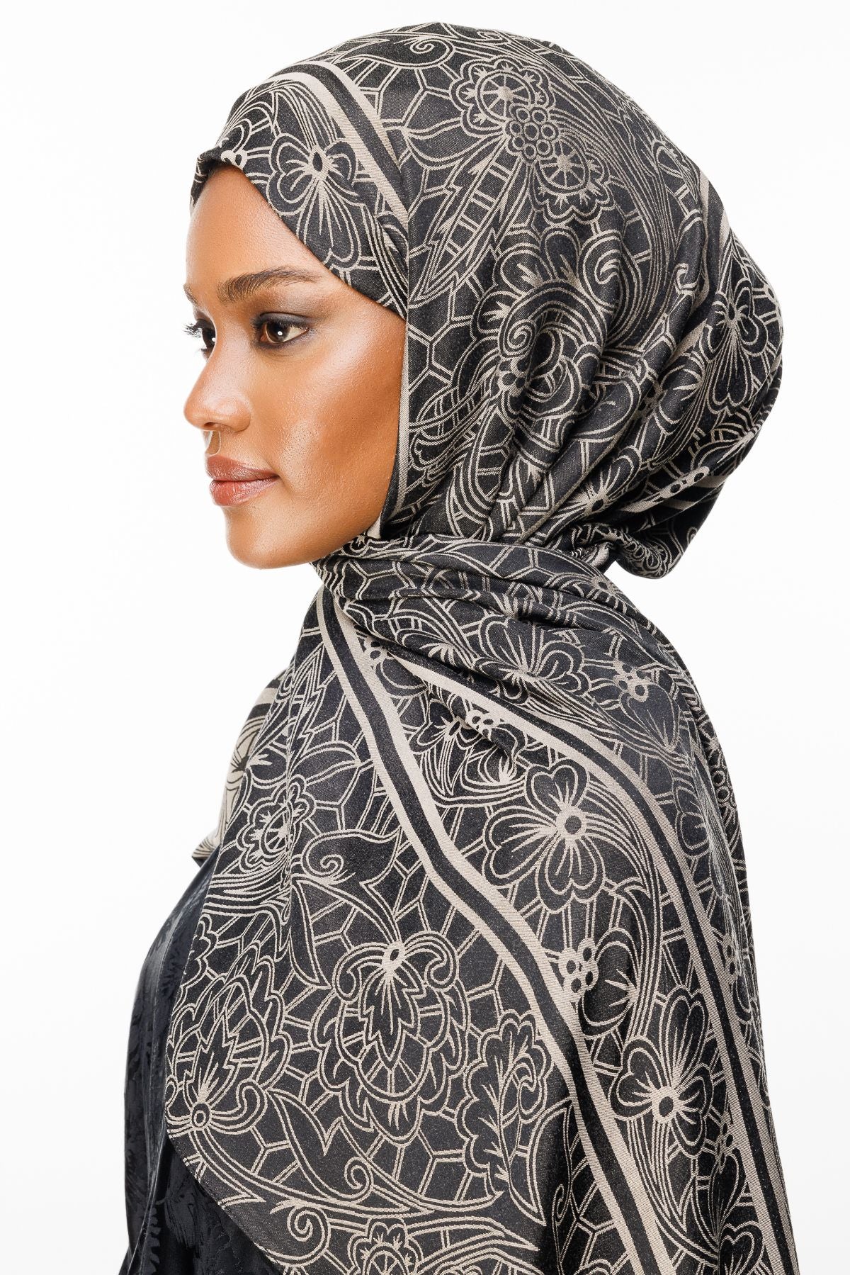 Black-Beige Lavin Pattern Double-Sided Shawl