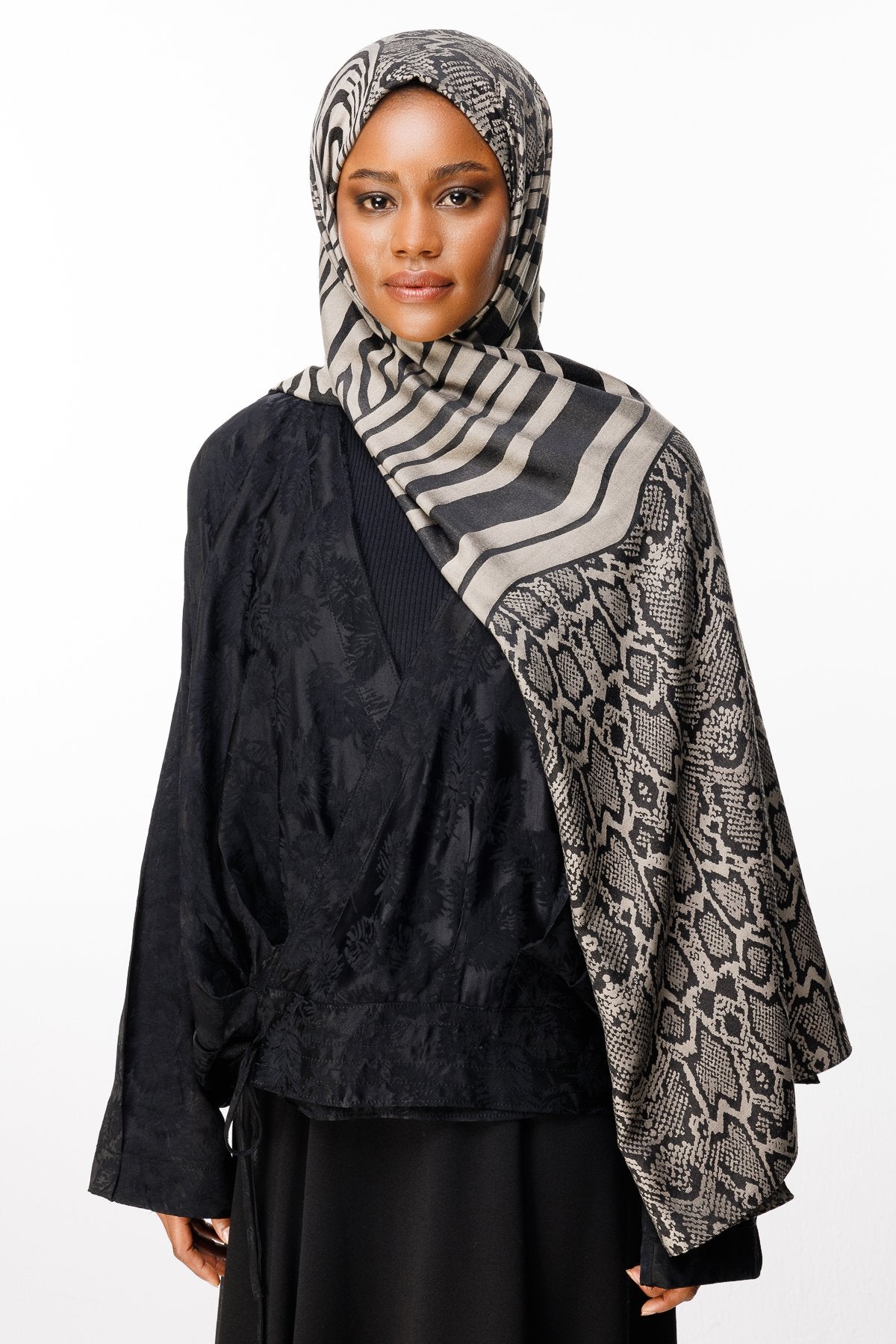 Black-Beige Riad Pattern Double-Sided Shawl