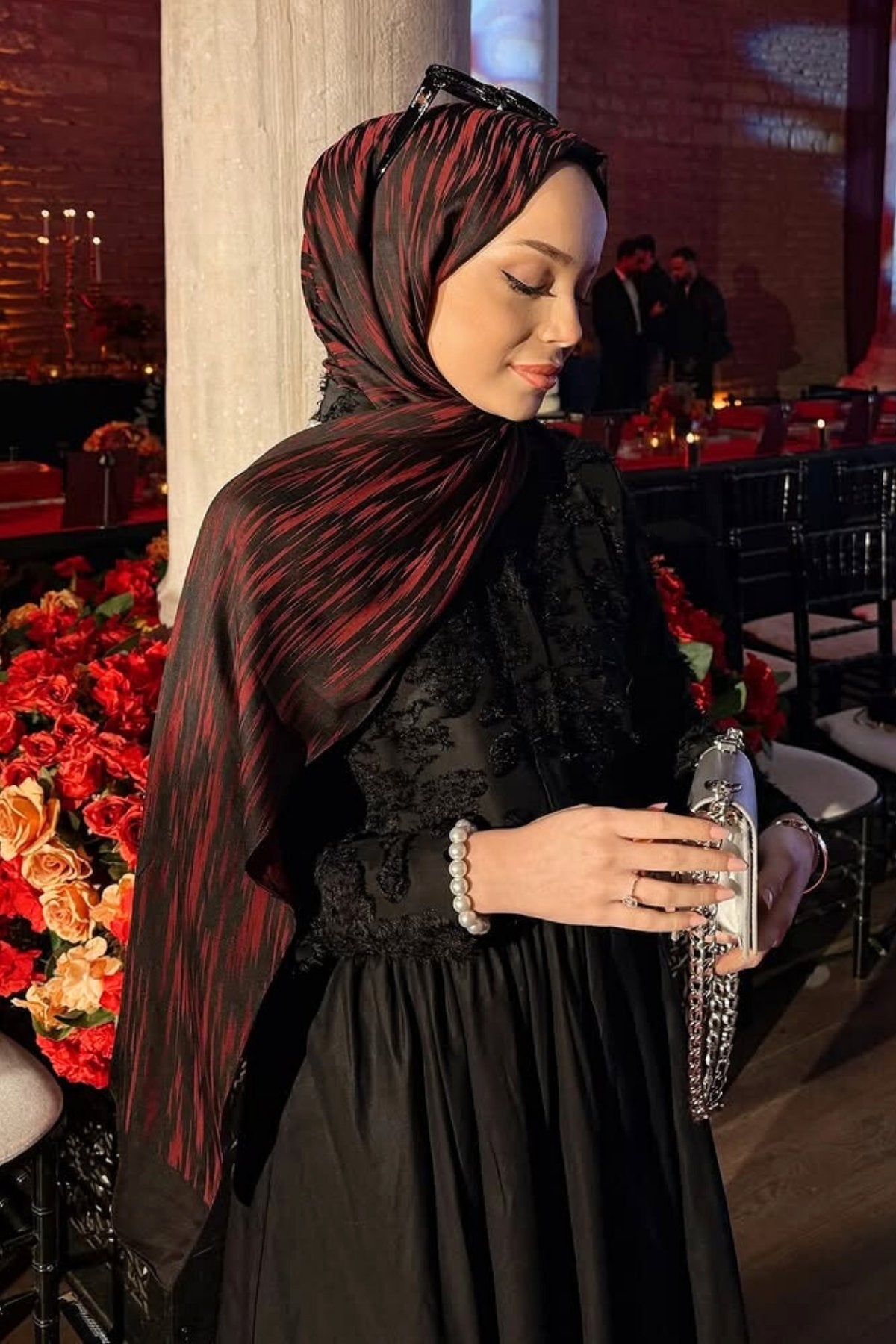 Black-Burgundy Selis Pattern Double-Sided Shawl