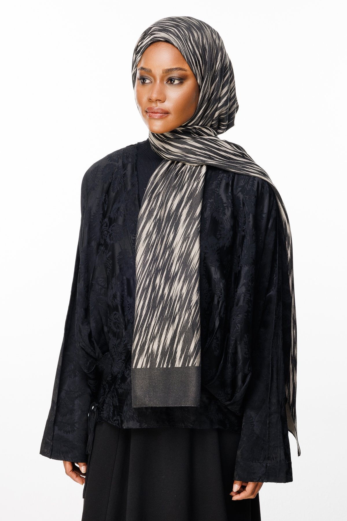 Black-Beige Selis Pattern Double-Sided Shawl